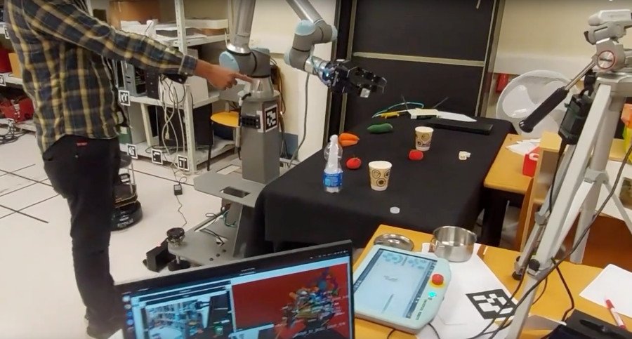 El robot en el laboratorio de la UJI