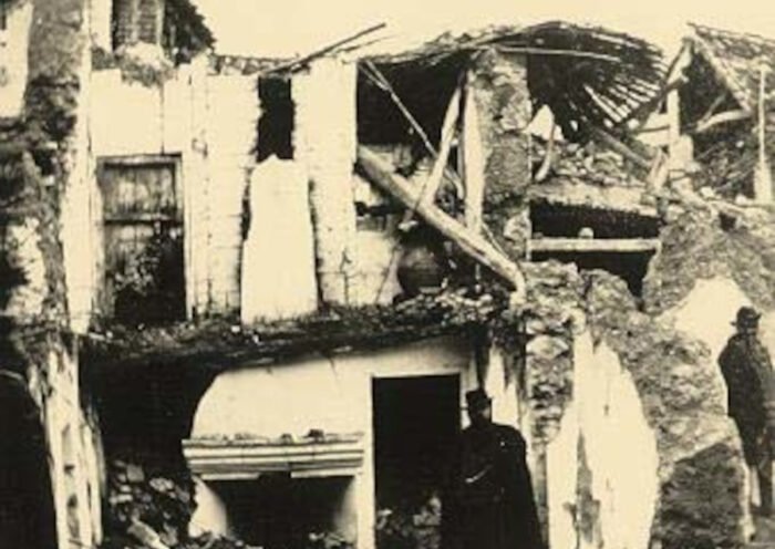 Daños causados por el terremoto de 1884. (Archivo del Instituto Geográfico Nacional)