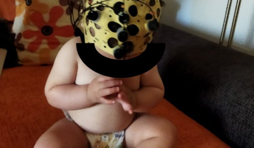 Bebé preparado para un EEG (Rocío Llamas)