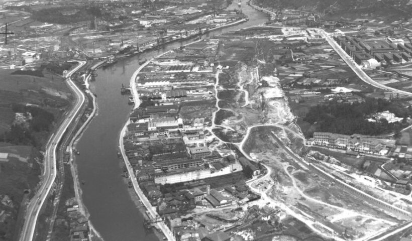 Canal de Deusto (Bilbao) en 1959. Fondo fotográfico de la empresa FOAT. Este archivo está disponible bajo la licencia Atribución/Reconocimiento 4.0 Internacional (https://creativecommons.org/licenses/by/4.0/deed.es) de Creative Commons