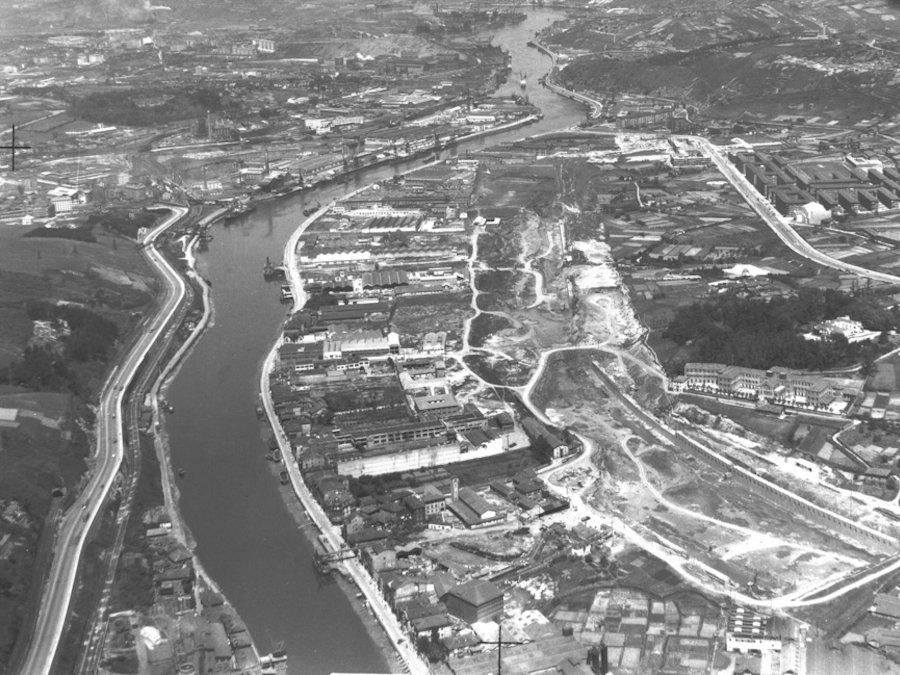 Canal de Deusto (Bilbao) en 1959. Fondo fotográfico de la empresa FOAT. Este archivo está disponible bajo la licencia Atribución/Reconocimiento 4.0 Internacional (https://creativecommons.org/licenses/by/4.0/deed.es) de Creative Commons